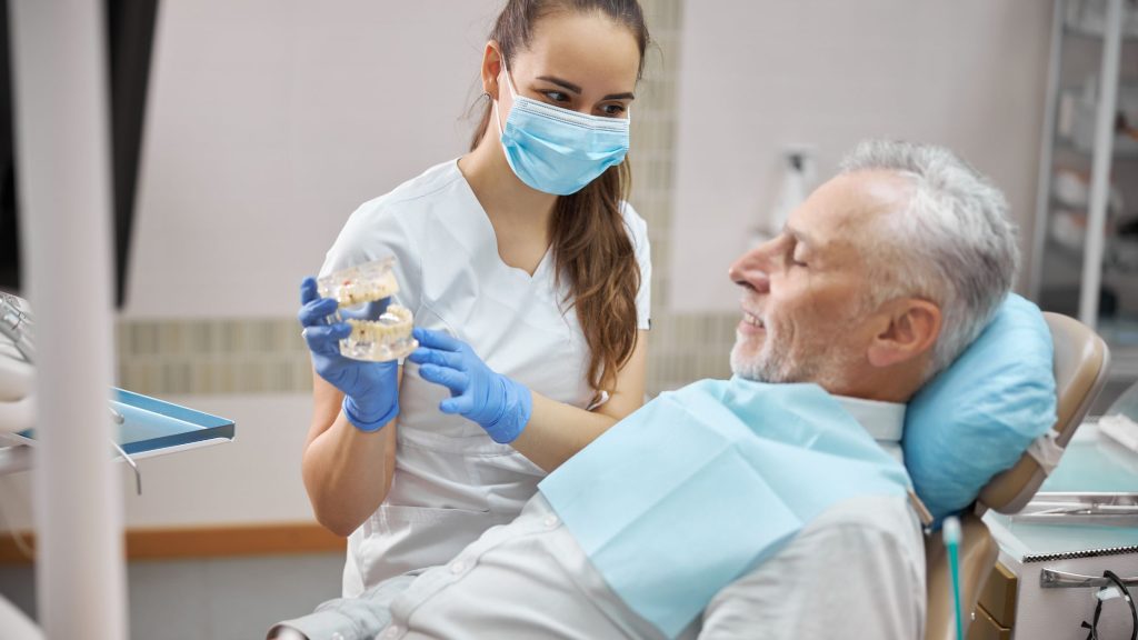 Guia: Como é a Cirurgia de Implante Dentário